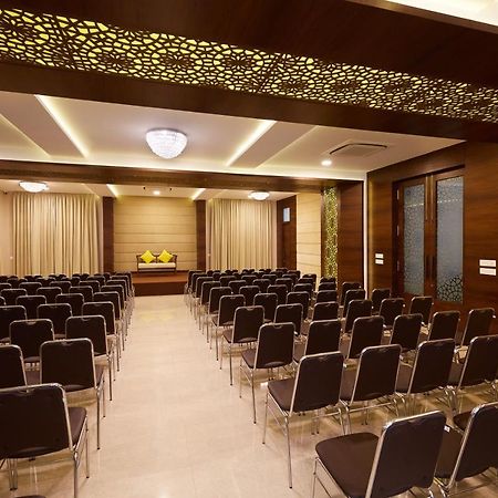 Hotel Kamar Residences And Banquets Τσενάι Εξωτερικό φωτογραφία