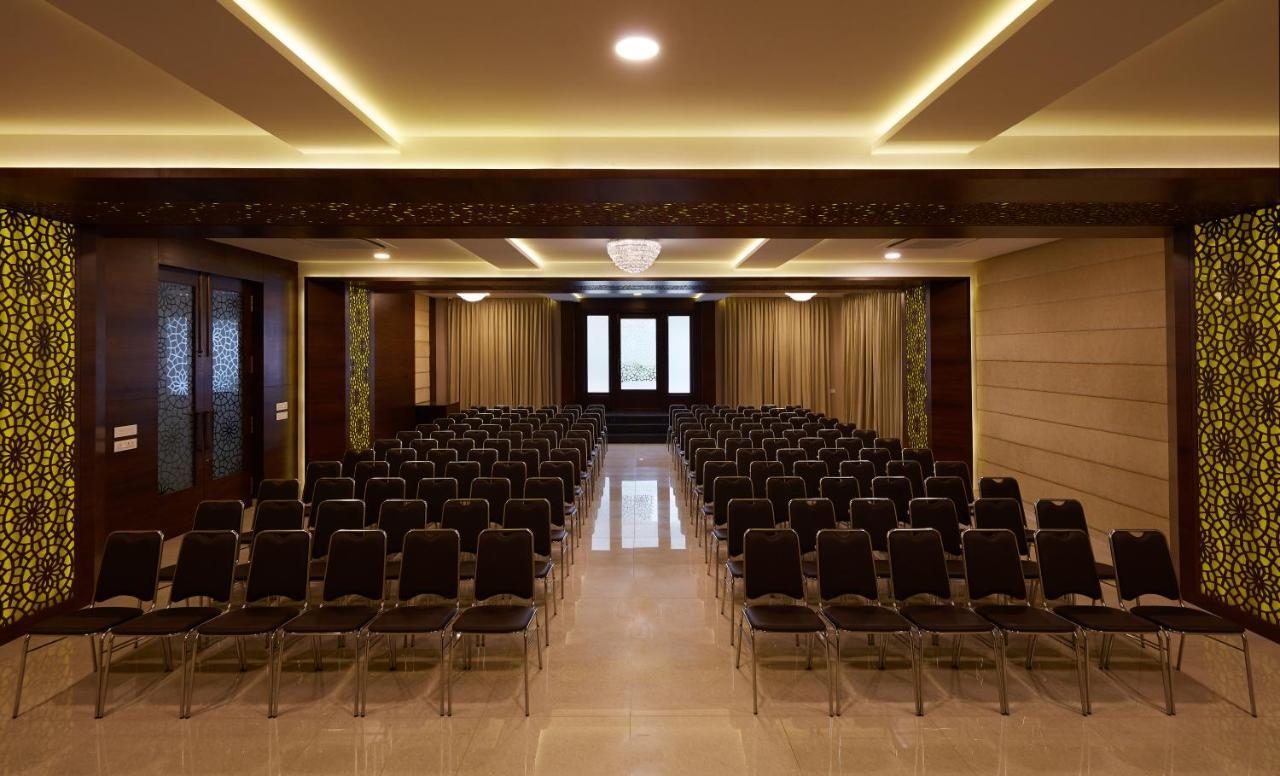 Hotel Kamar Residences And Banquets Τσενάι Εξωτερικό φωτογραφία