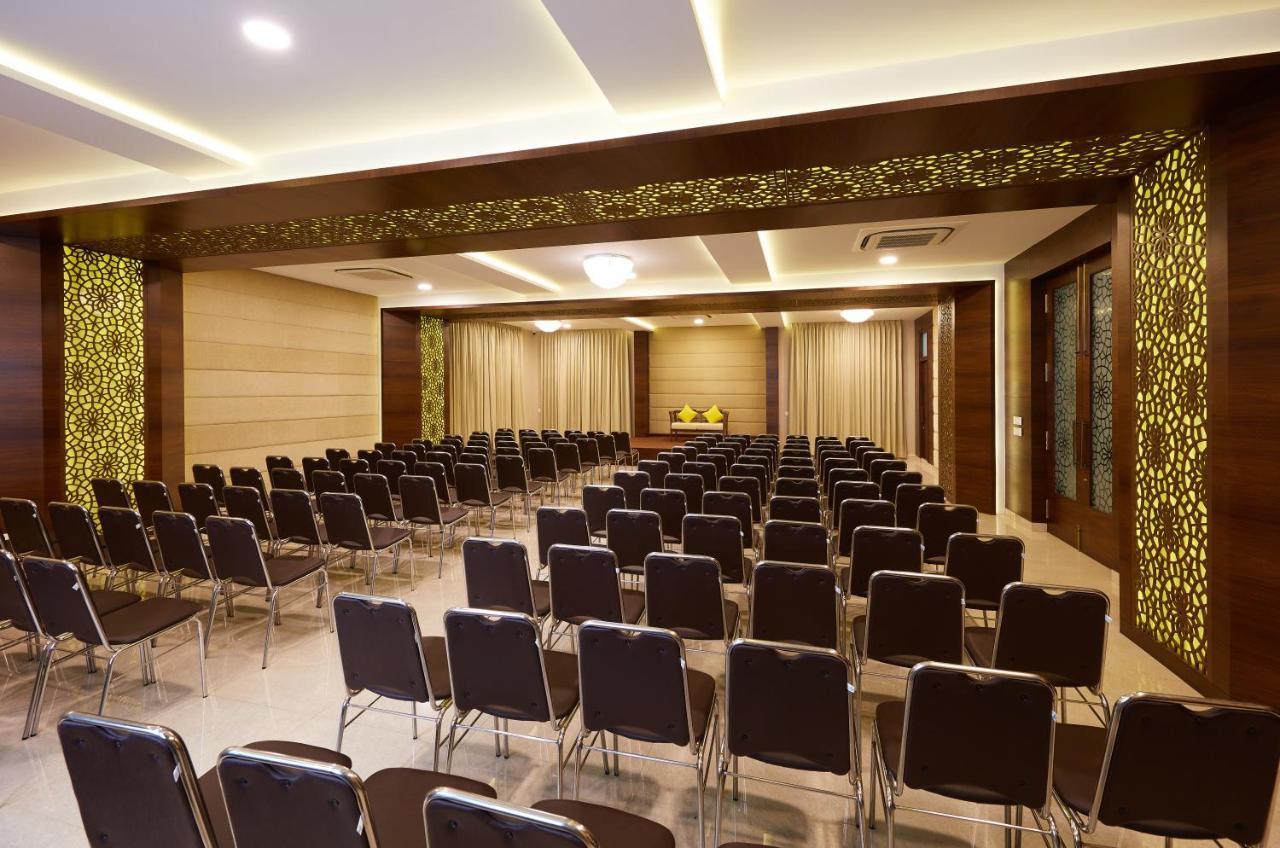 Hotel Kamar Residences And Banquets Τσενάι Εξωτερικό φωτογραφία
