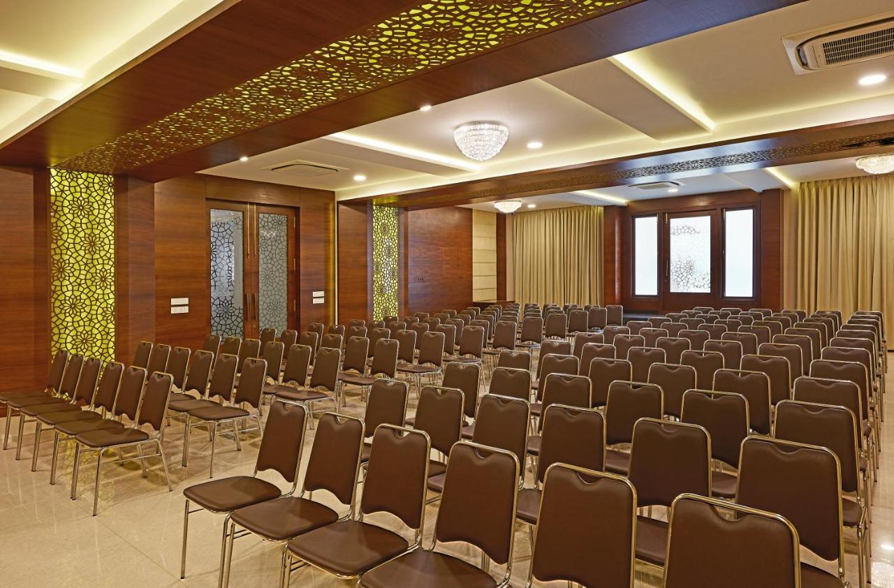 Hotel Kamar Residences And Banquets Τσενάι Εξωτερικό φωτογραφία
