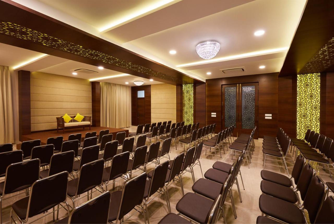 Hotel Kamar Residences And Banquets Τσενάι Εξωτερικό φωτογραφία